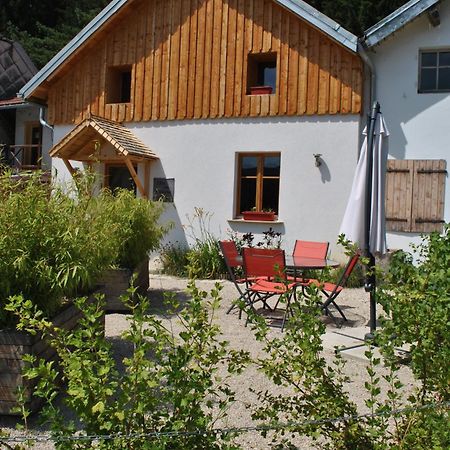 Gîte du Fourpéret-Parc Naturel du Haut-Jura Longevilles-Mont-dʼOr Esterno foto