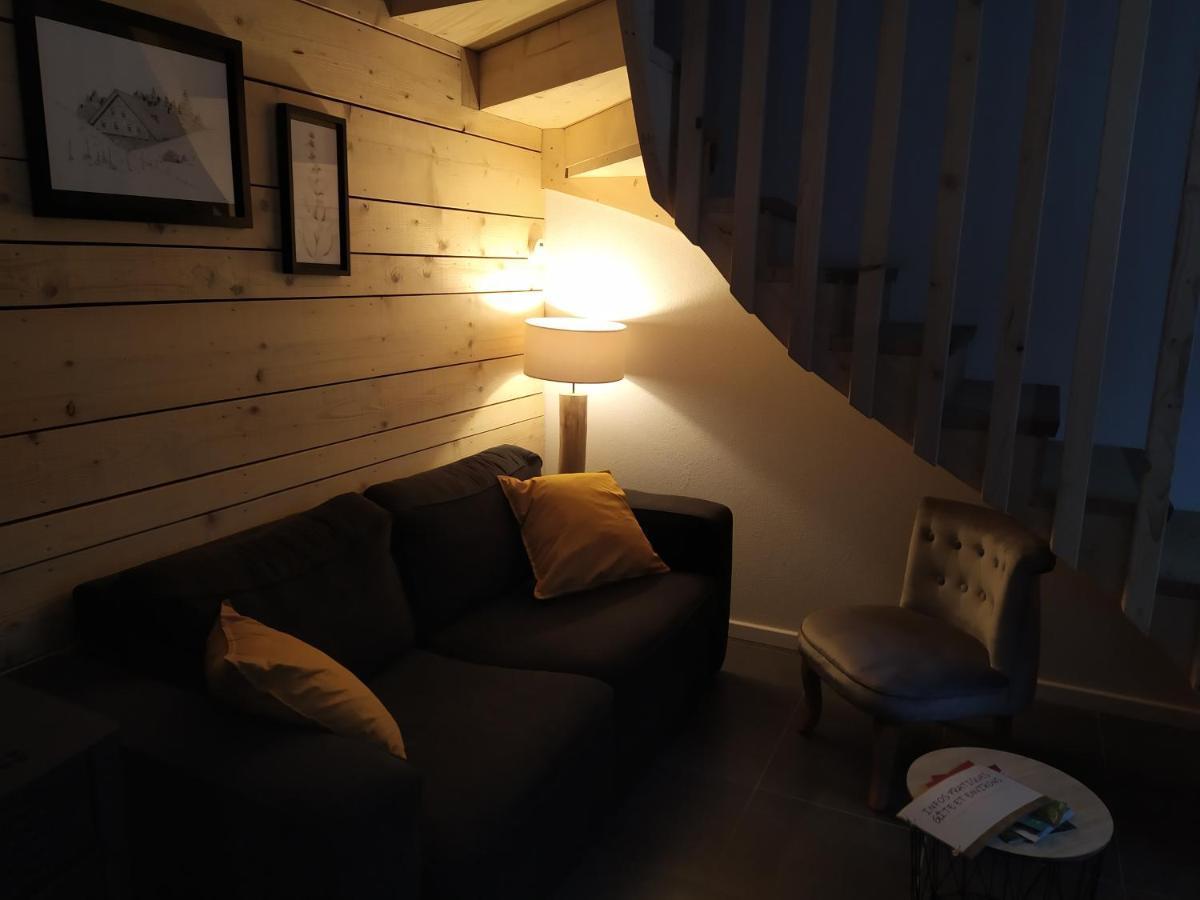 Gîte du Fourpéret-Parc Naturel du Haut-Jura Longevilles-Mont-dʼOr Esterno foto